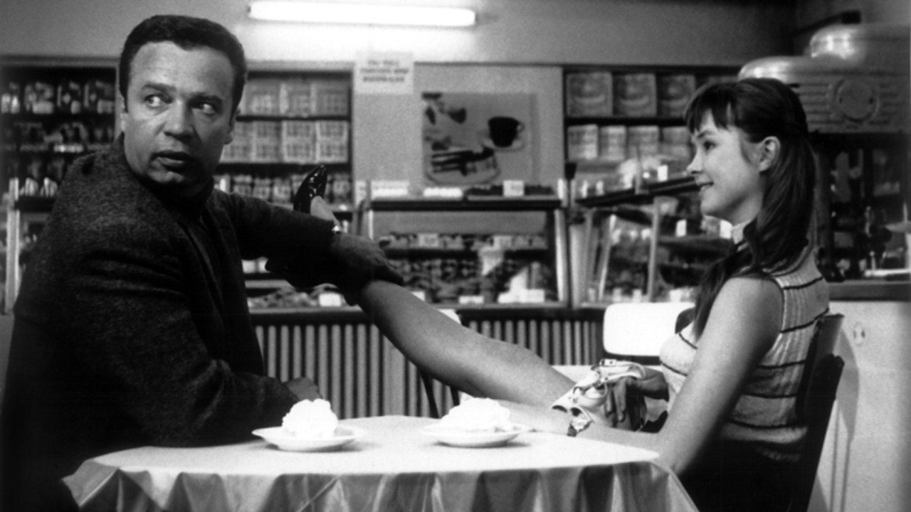 Panenství a kriminál backdrop