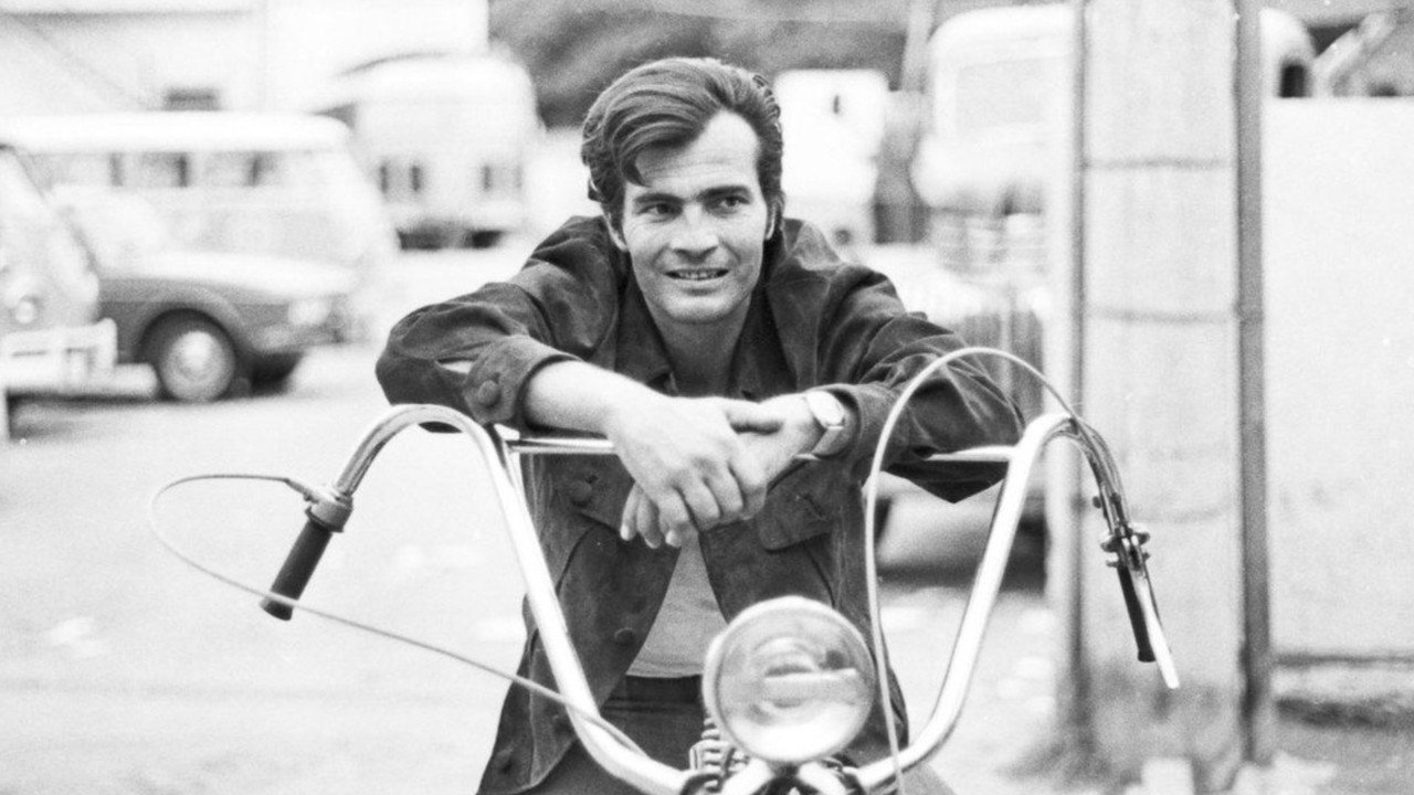 Cavalo de Aço backdrop