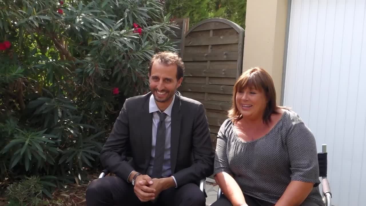 La Stagiaire backdrop