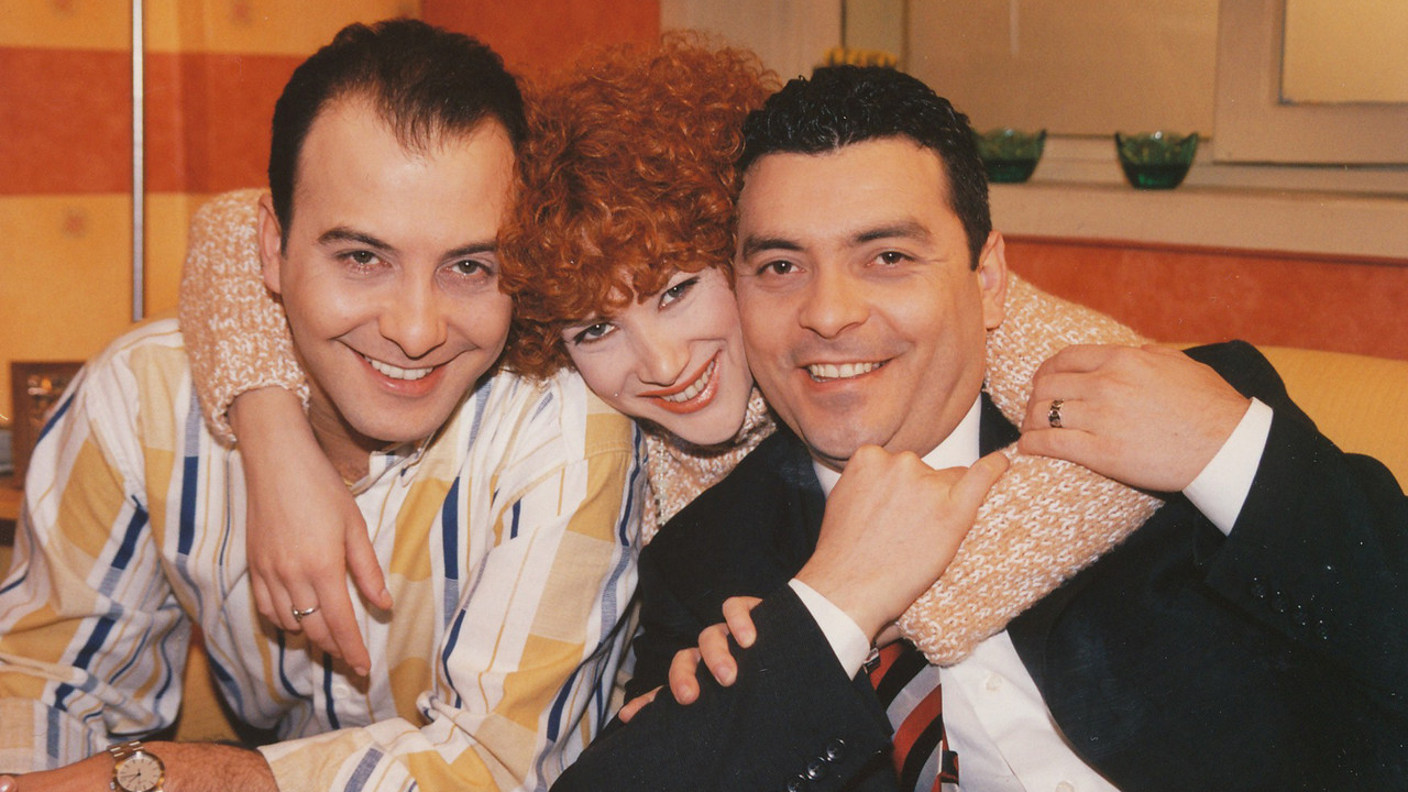 Ayrılsak da Beraberiz backdrop