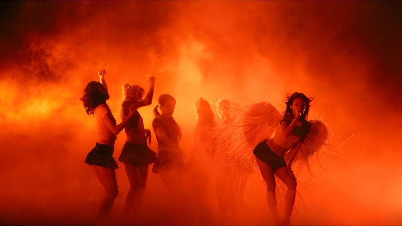 Lexie Liu Tour 2024 backdrop