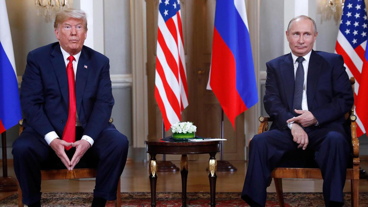 Poutine contre les USA backdrop