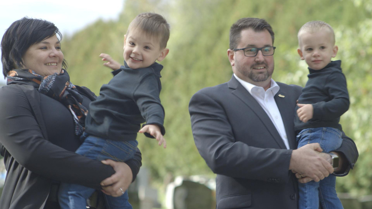 Les Croque-morts backdrop