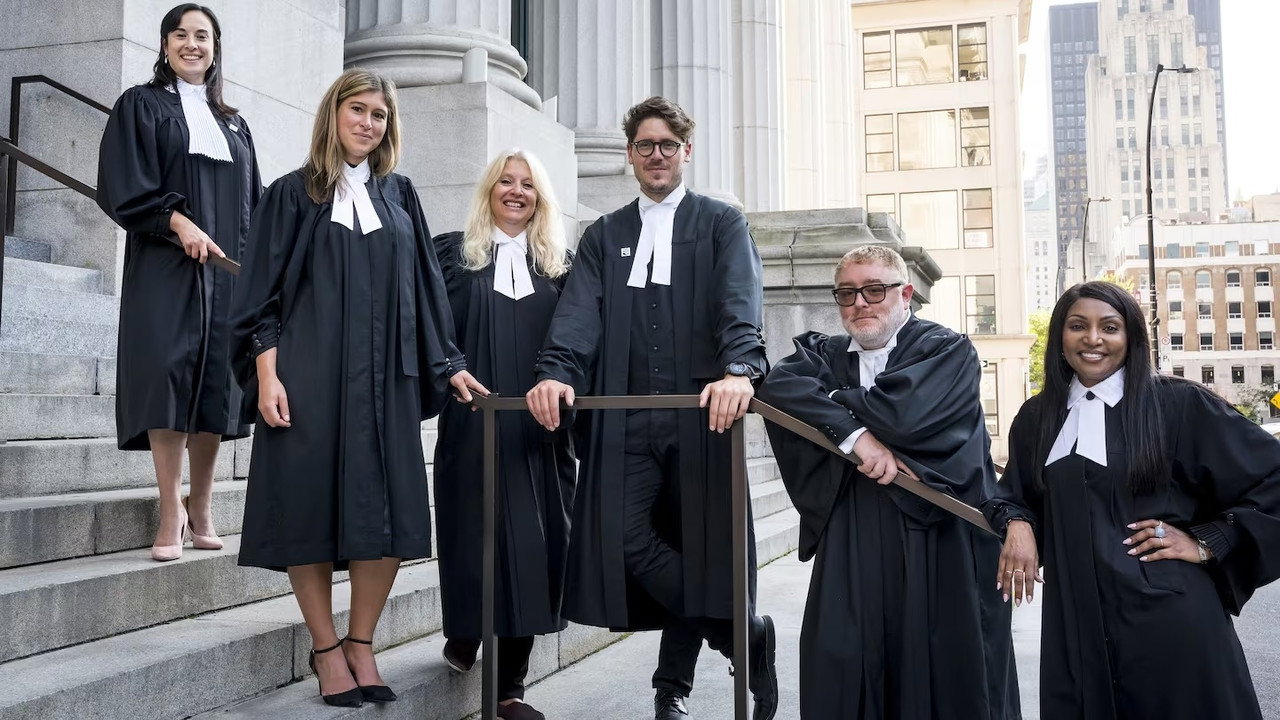 À  ma défense backdrop