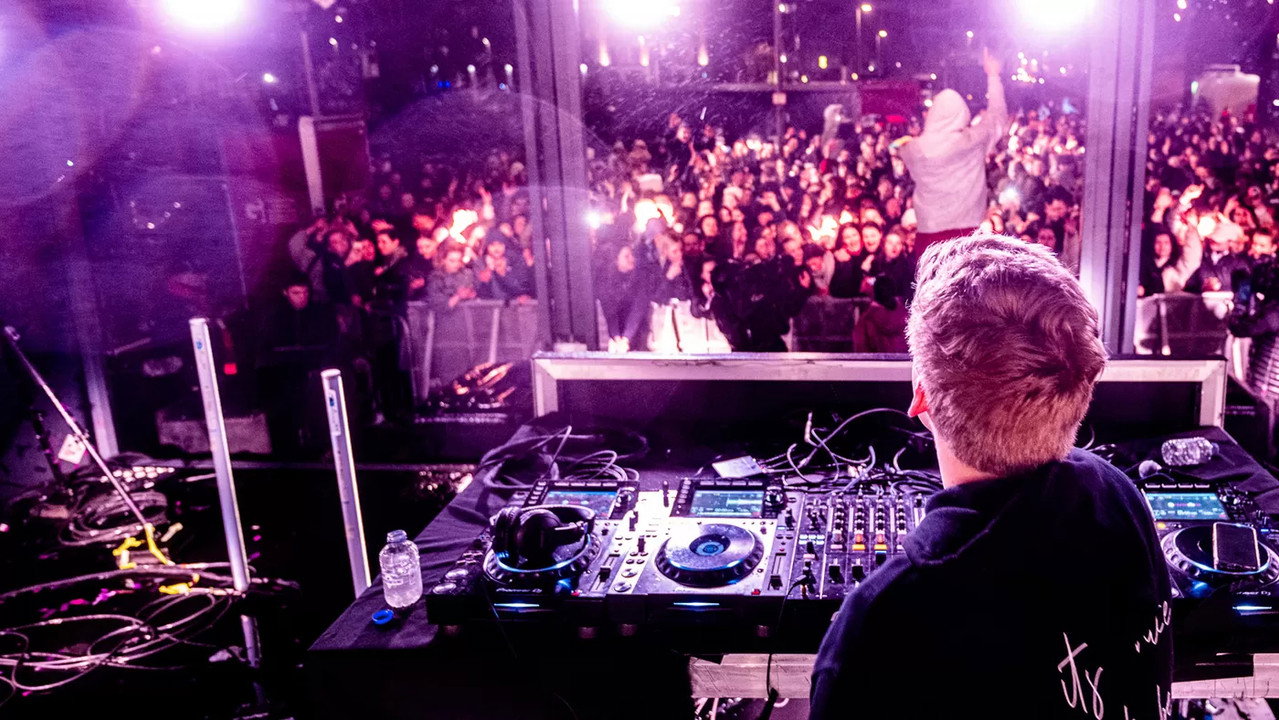 JEZ! Live Concerten backdrop