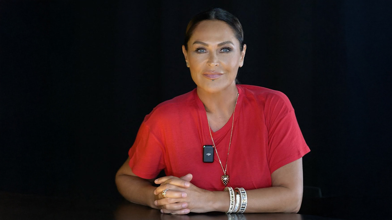 Hülya Avşar Show backdrop