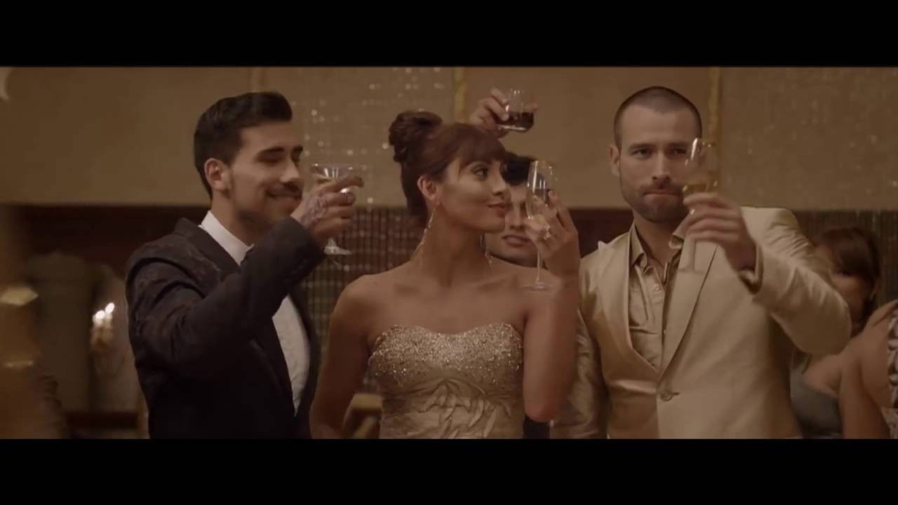 Oro y Polvo backdrop