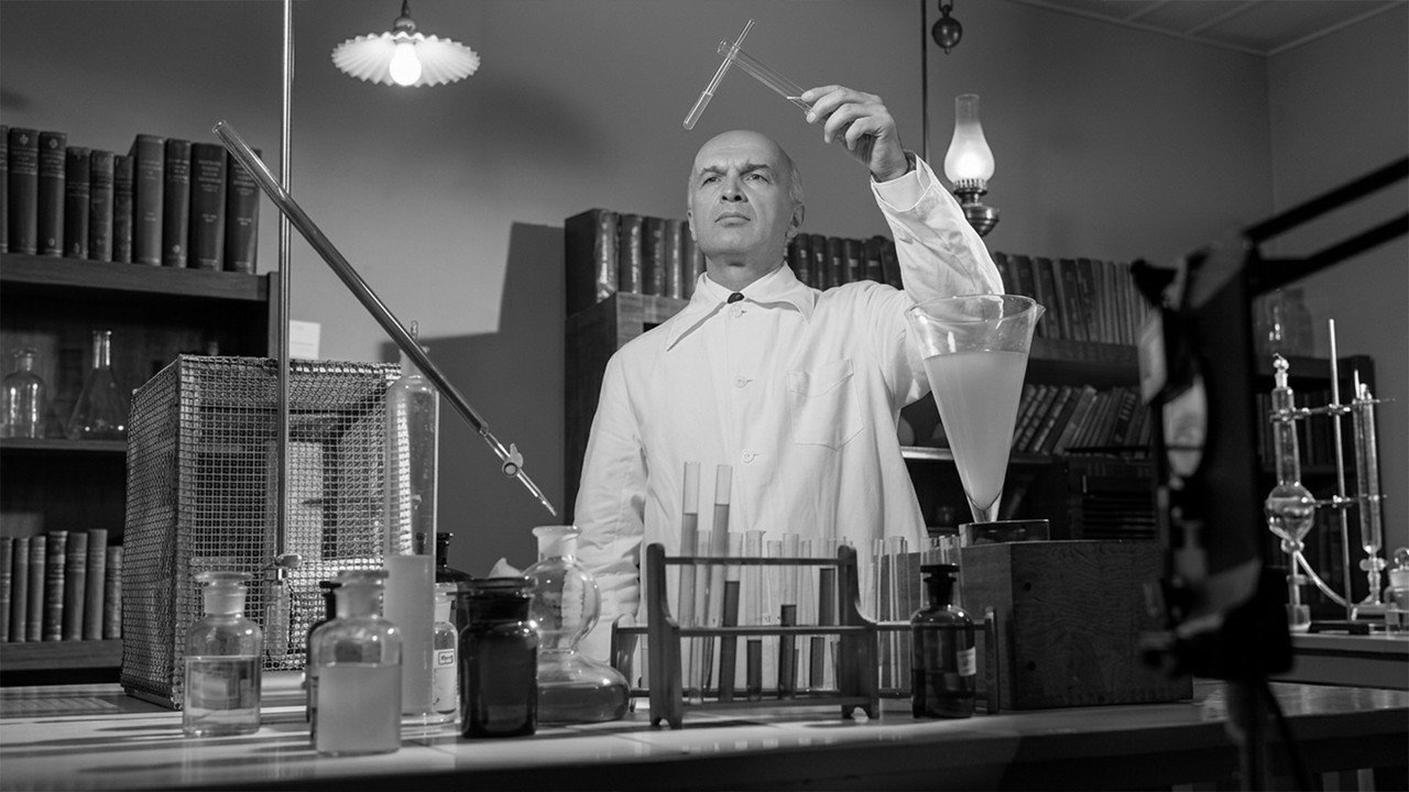 The Invisible Man in Istanbul backdrop