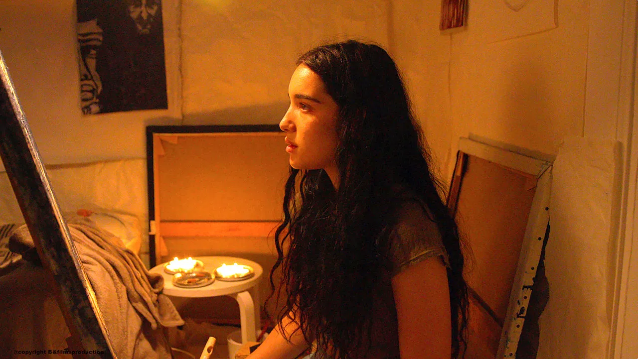 La Couleur dans les mains backdrop