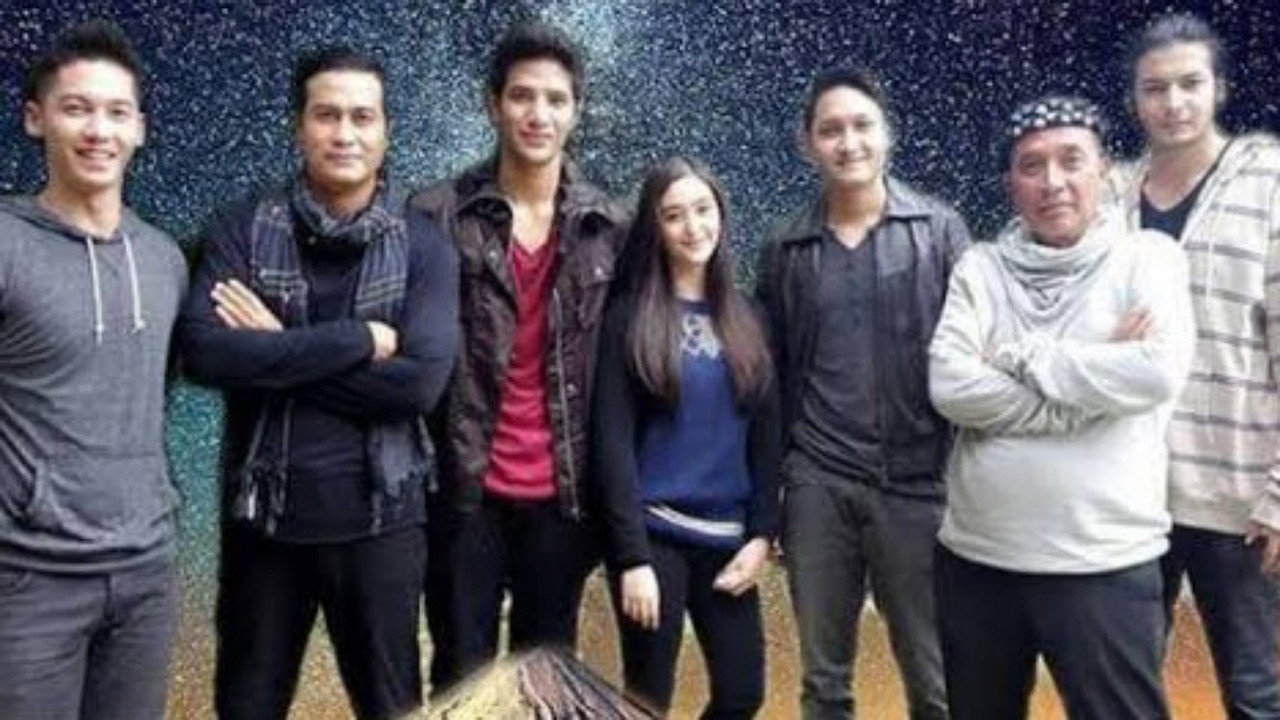 7 Human Tiger backdrop