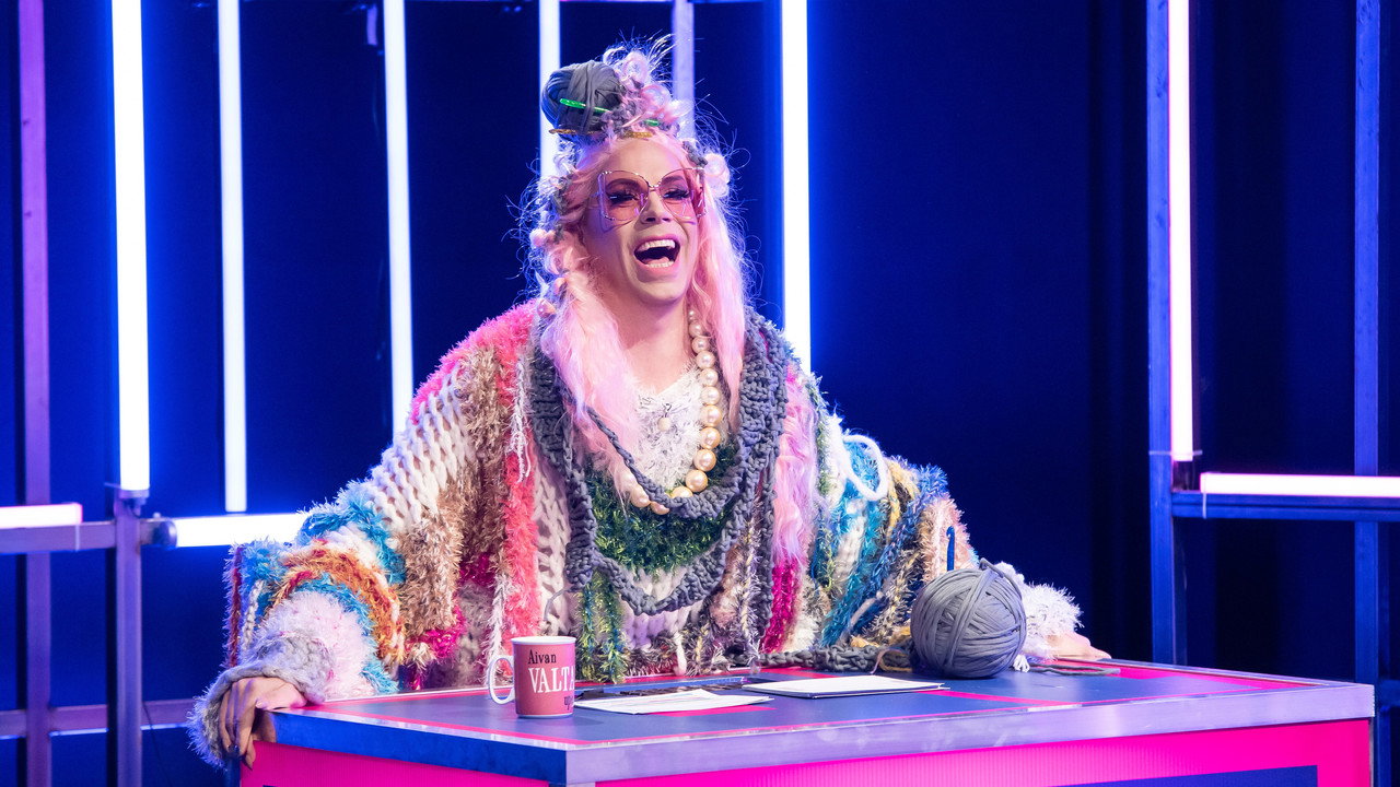 Kymppitonni backdrop