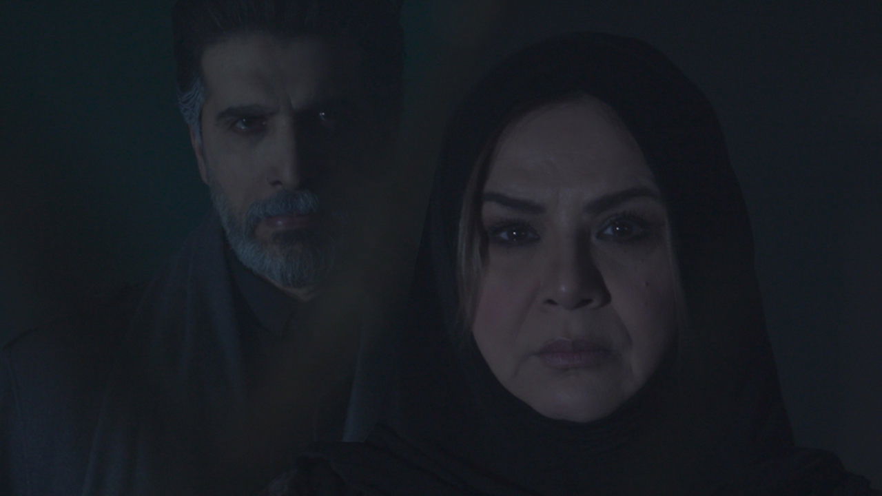 الأم طليعة backdrop