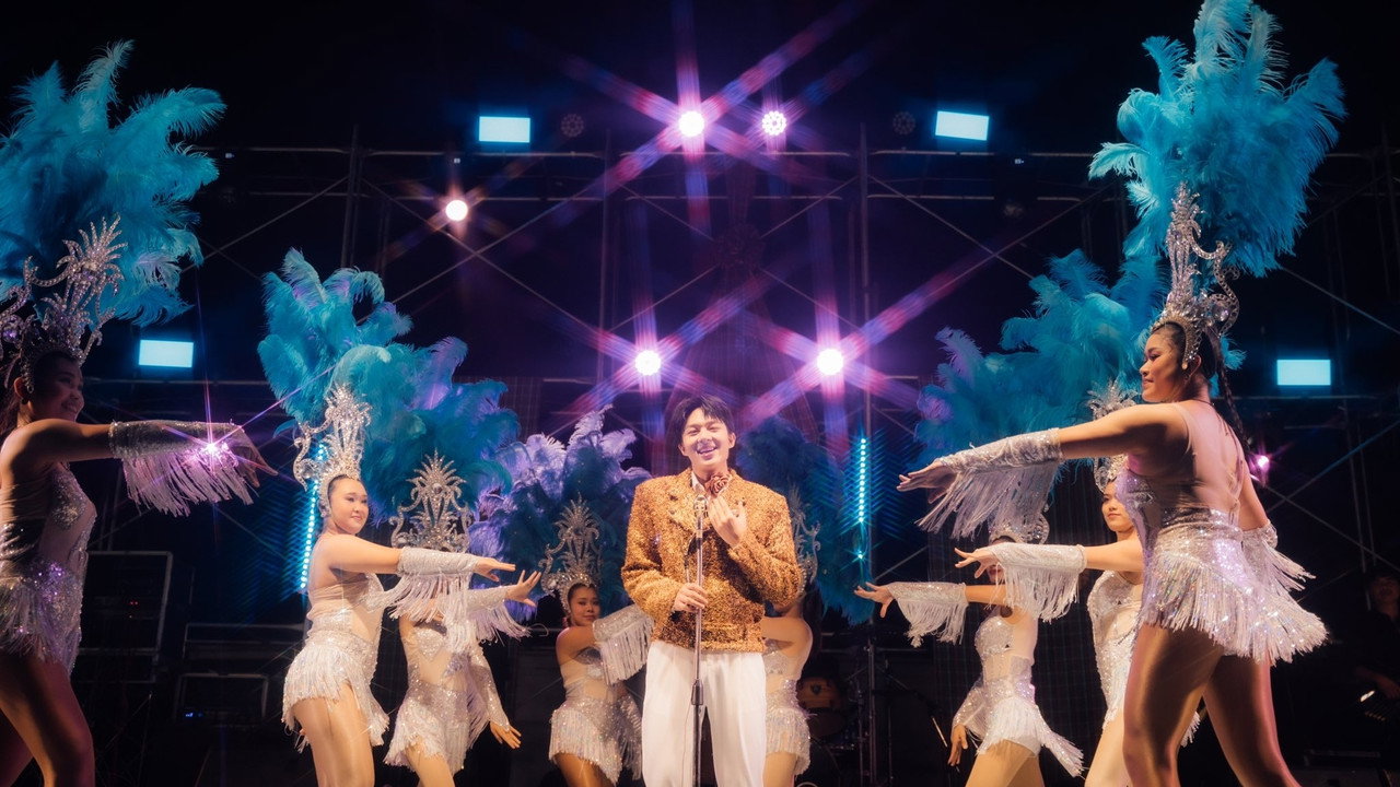 HUG E-Lhee The Musical backdrop