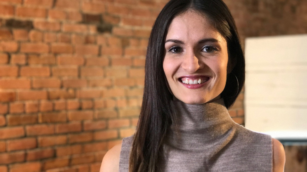 Pareil pas pareil backdrop