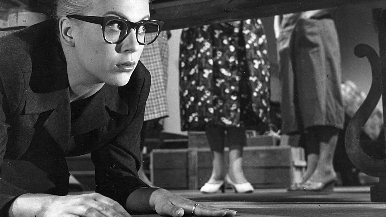 Opettajatar seikkailee backdrop