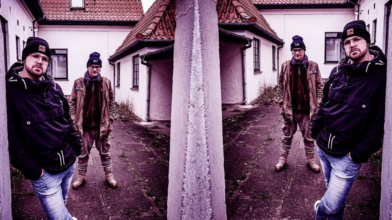 Er der nogen? backdrop