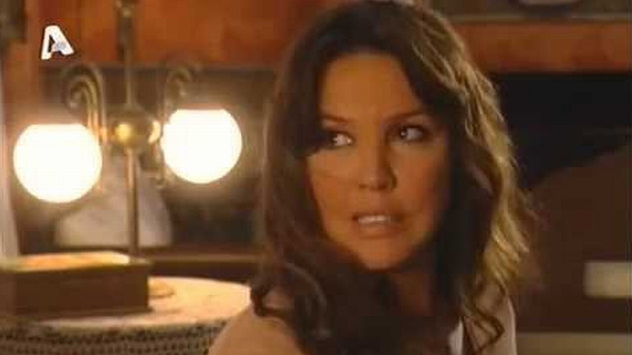 Το σπίτι δίπλα στη θάλασσα backdrop