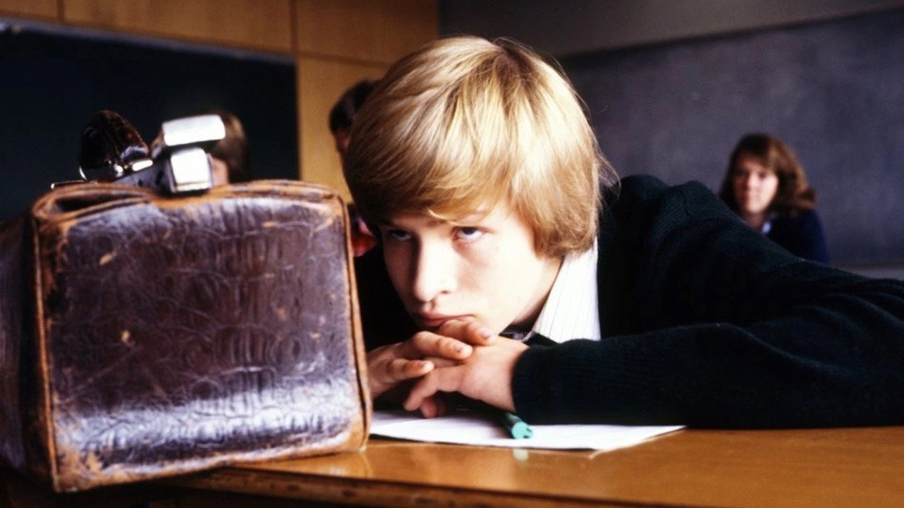 Moritz, Dear Moritz backdrop