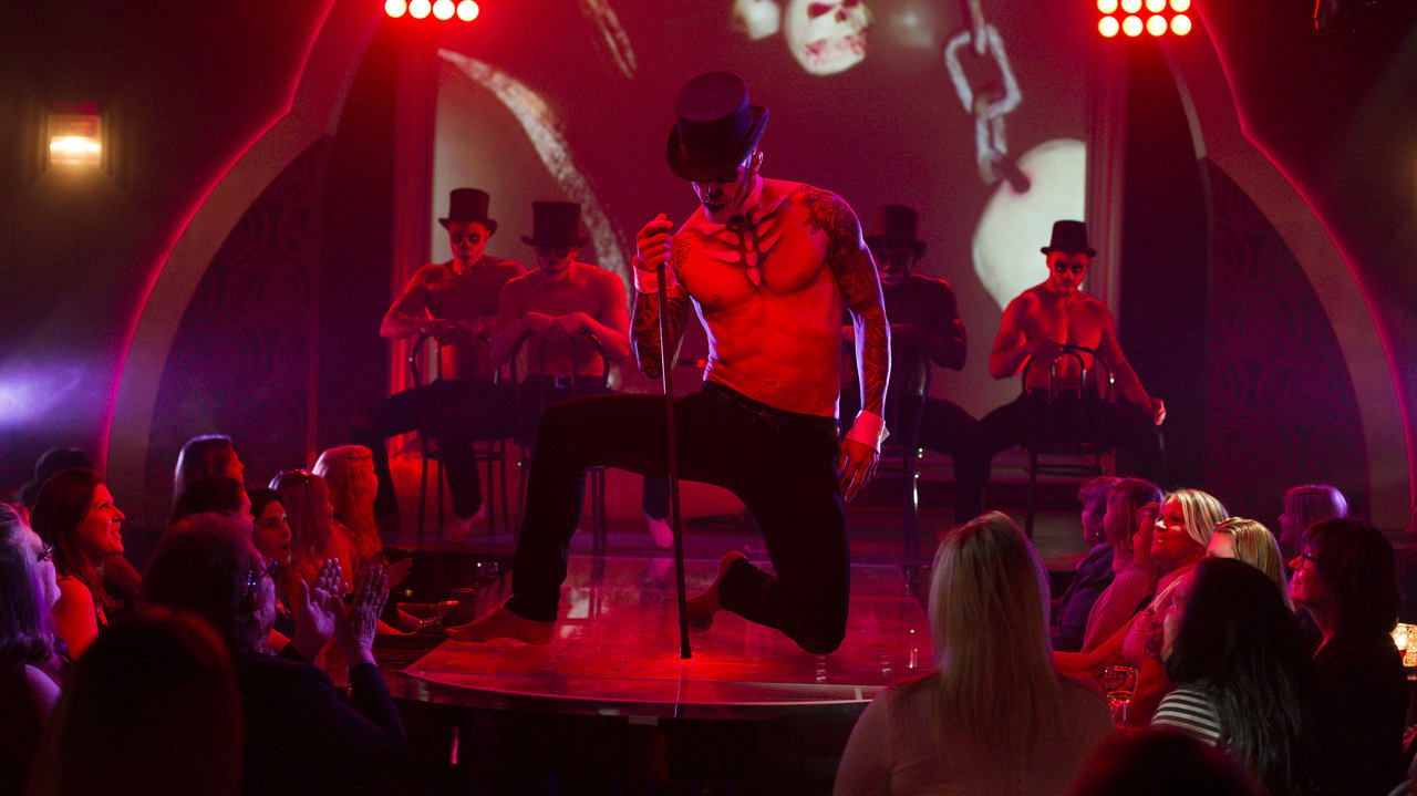 Cheval-Serpent backdrop