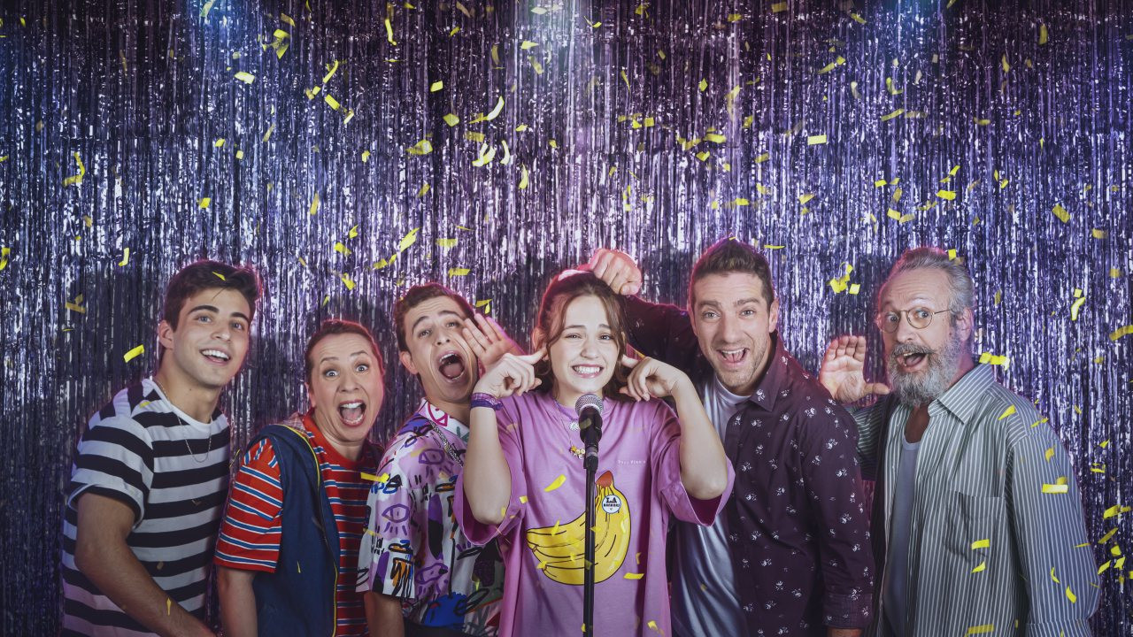 זאת שלי backdrop