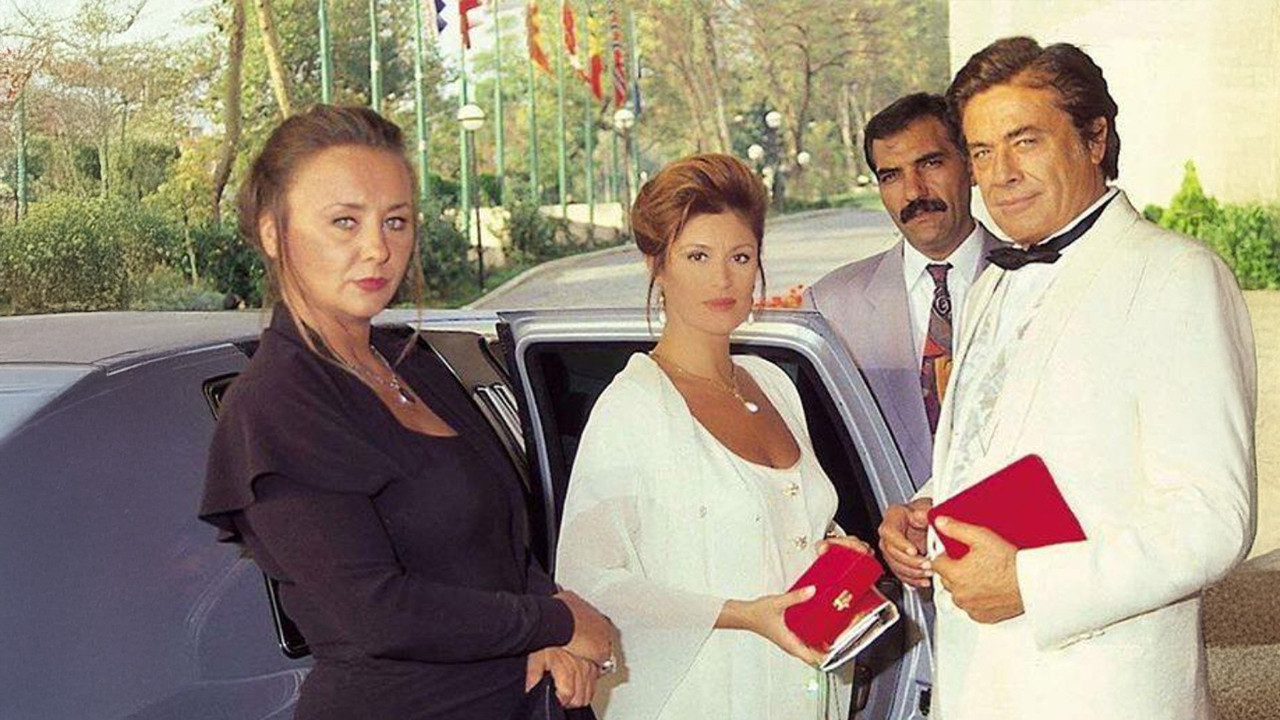 Zirvedekiler backdrop