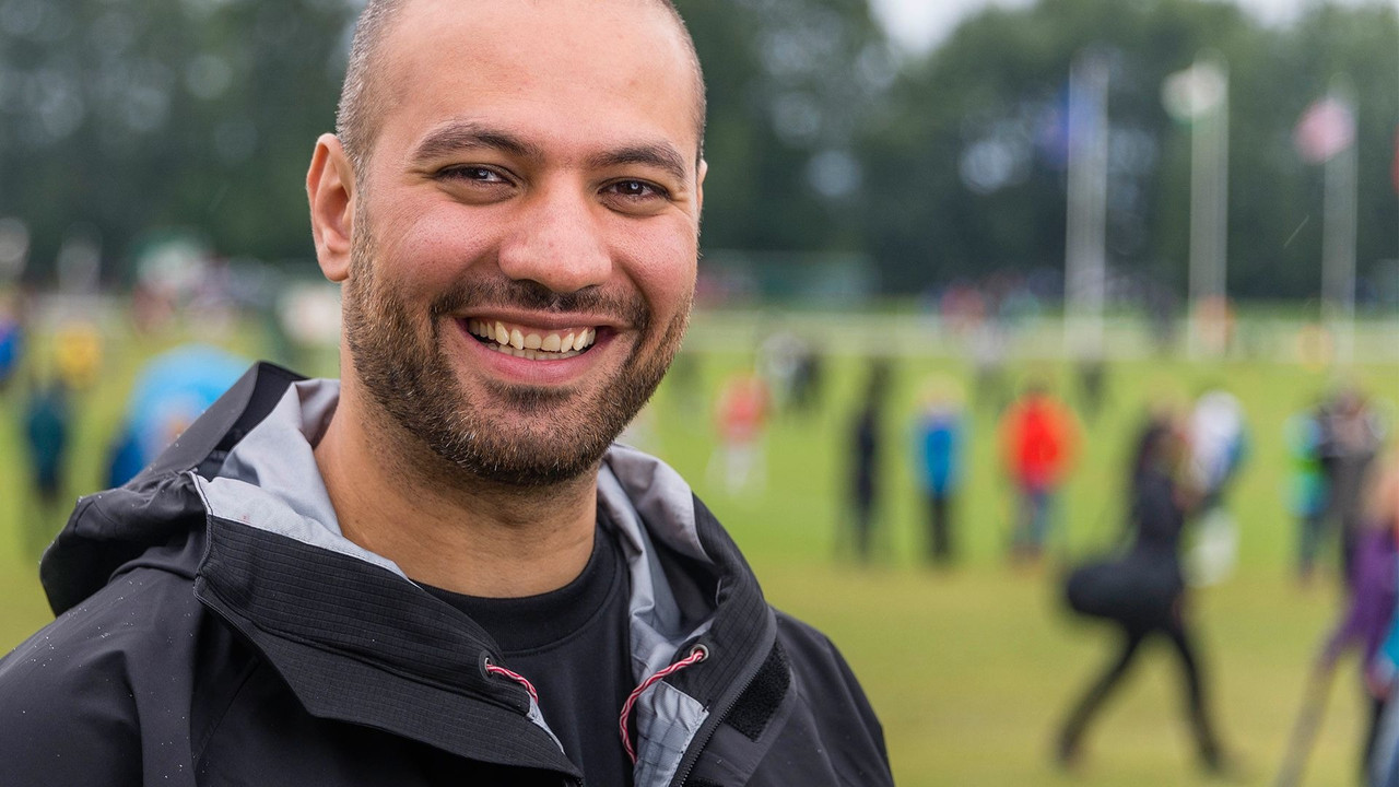 Hvem bryr seg backdrop