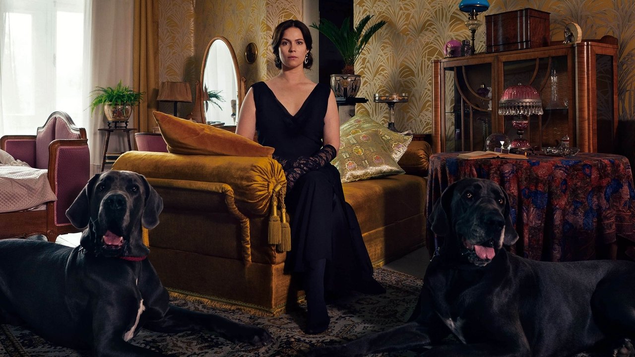 Maria's Paradise backdrop