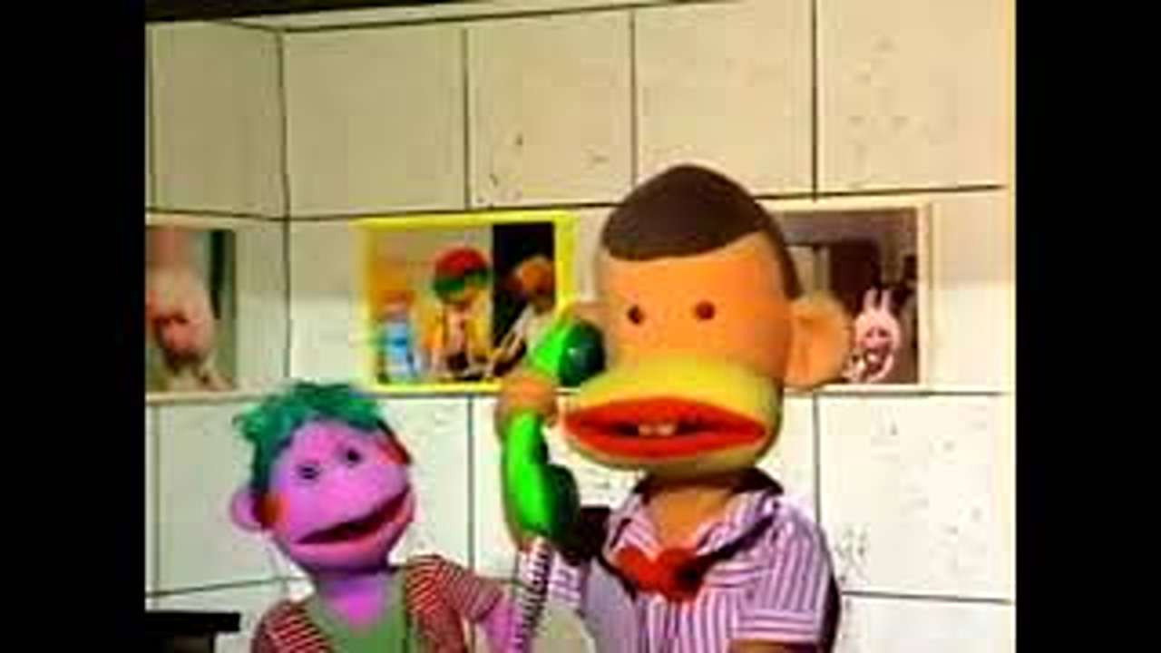 Bougy & Tamtam: Falafilo's Station backdrop