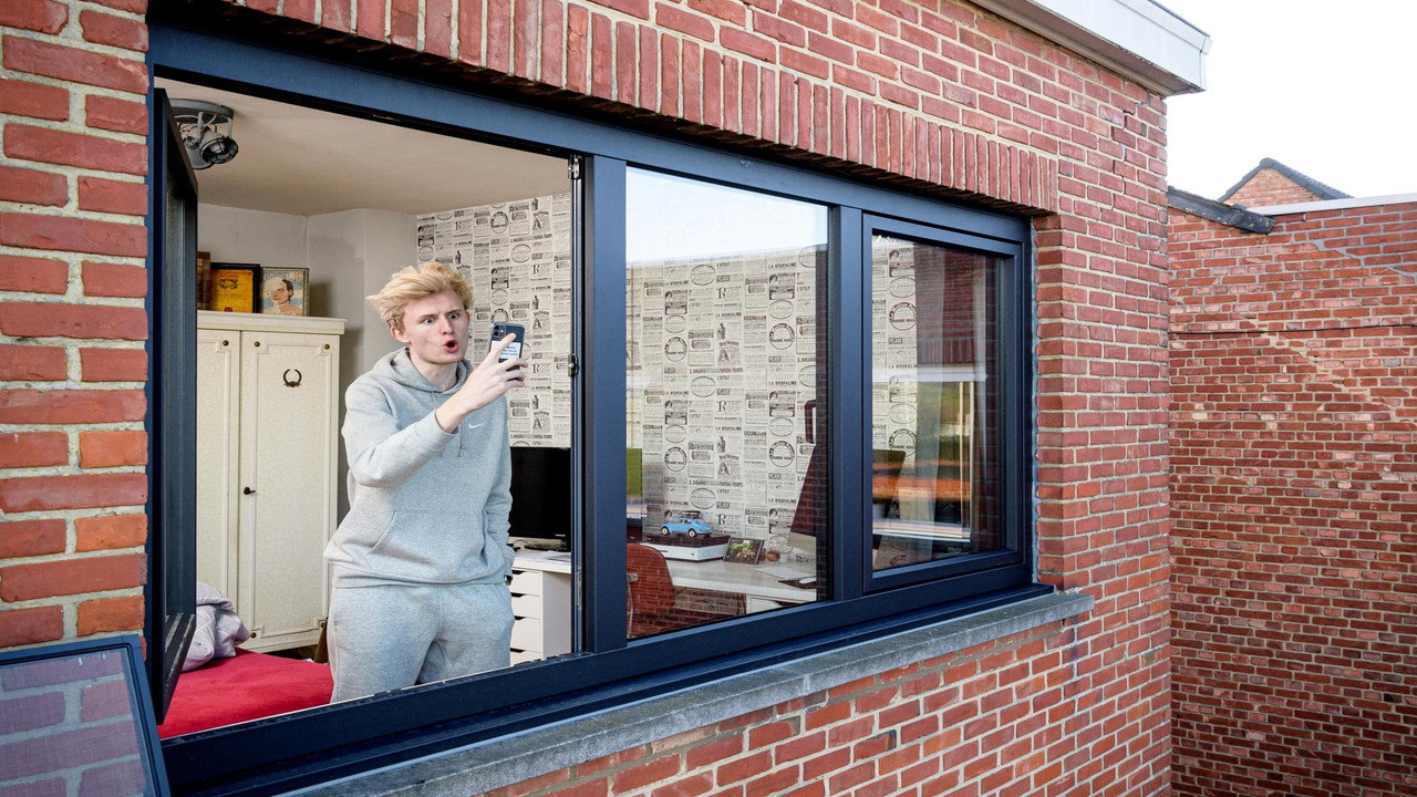 Een Man Zonder Plan backdrop