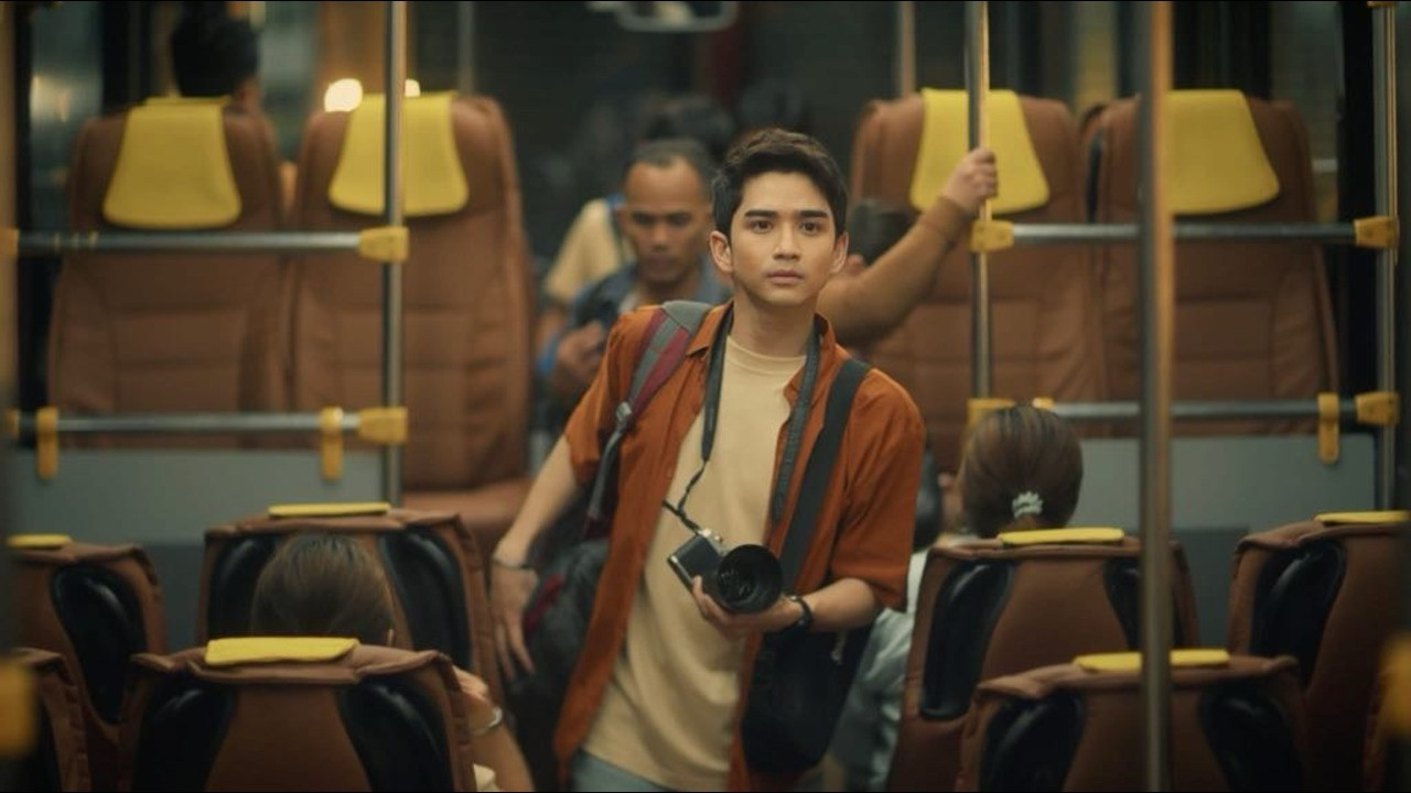 Si Sol at Si Luna backdrop