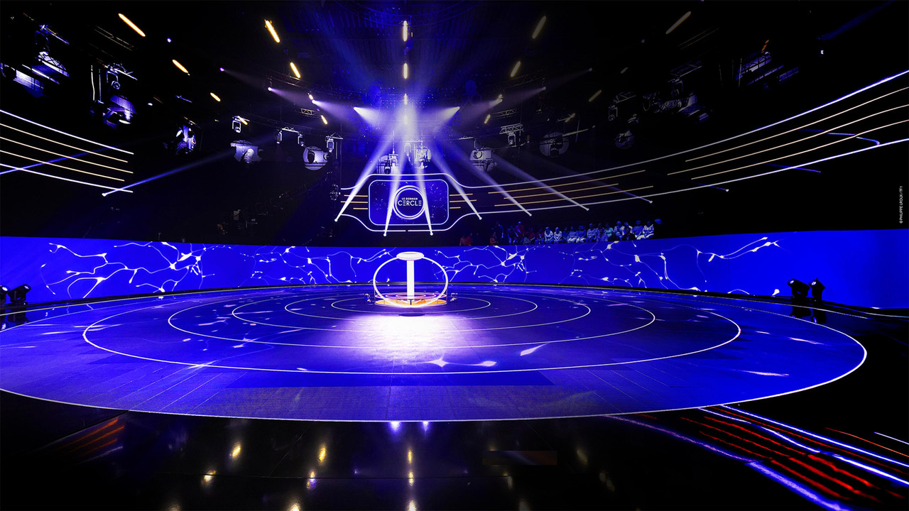 Le Dernier Cercle backdrop