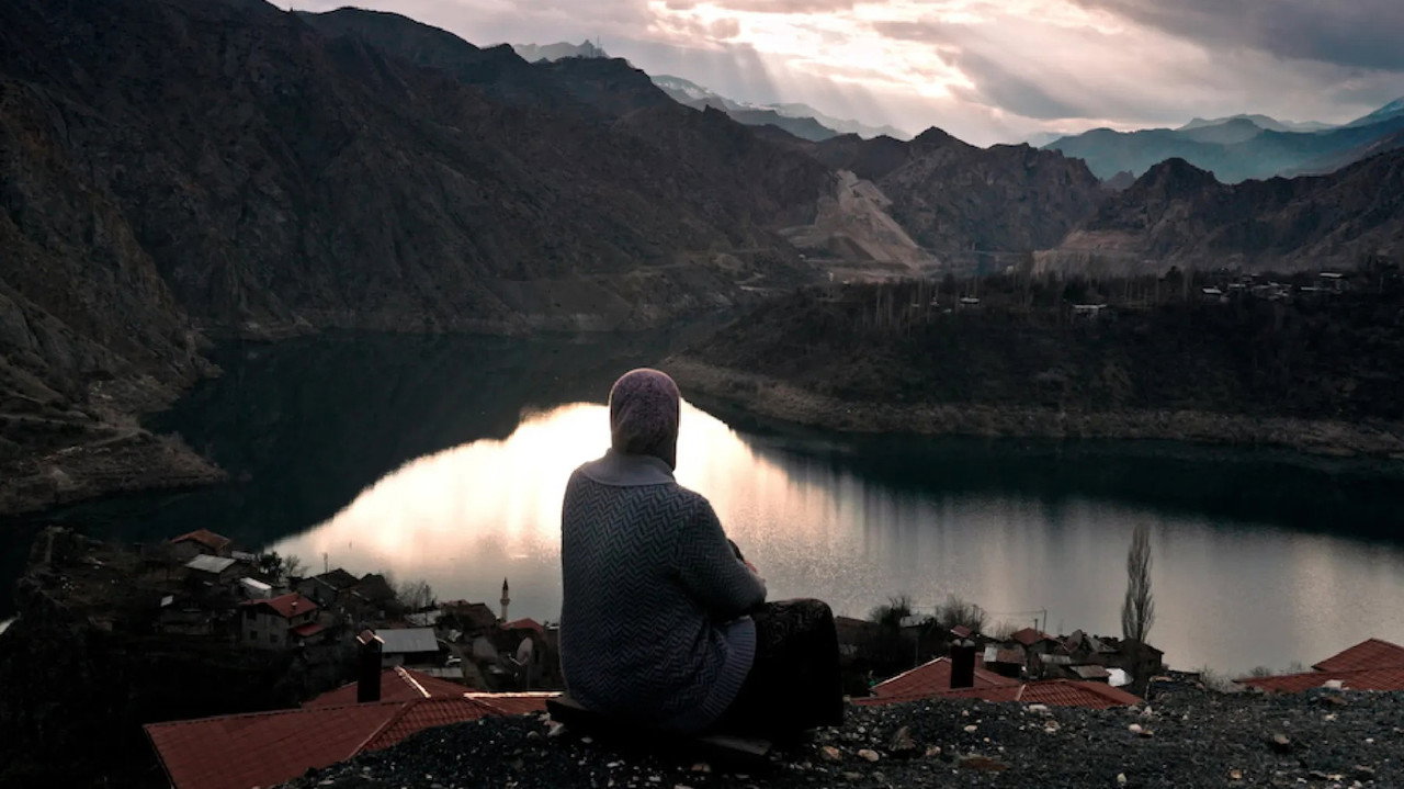 On the Dry Rock backdrop
