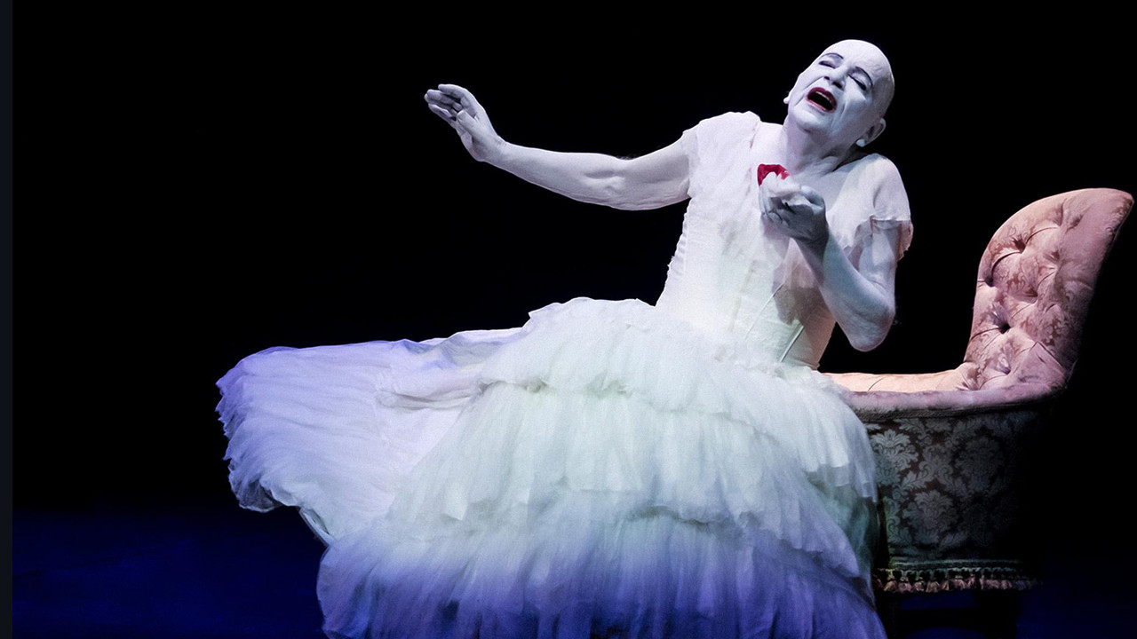 Lindsay Dances - Theatre and life according to Lindsay Kemp backdrop