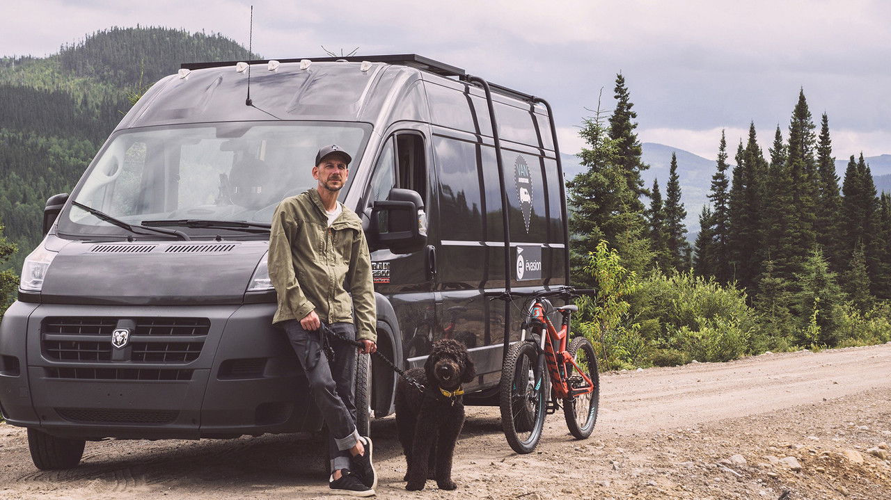 Van Aventure backdrop