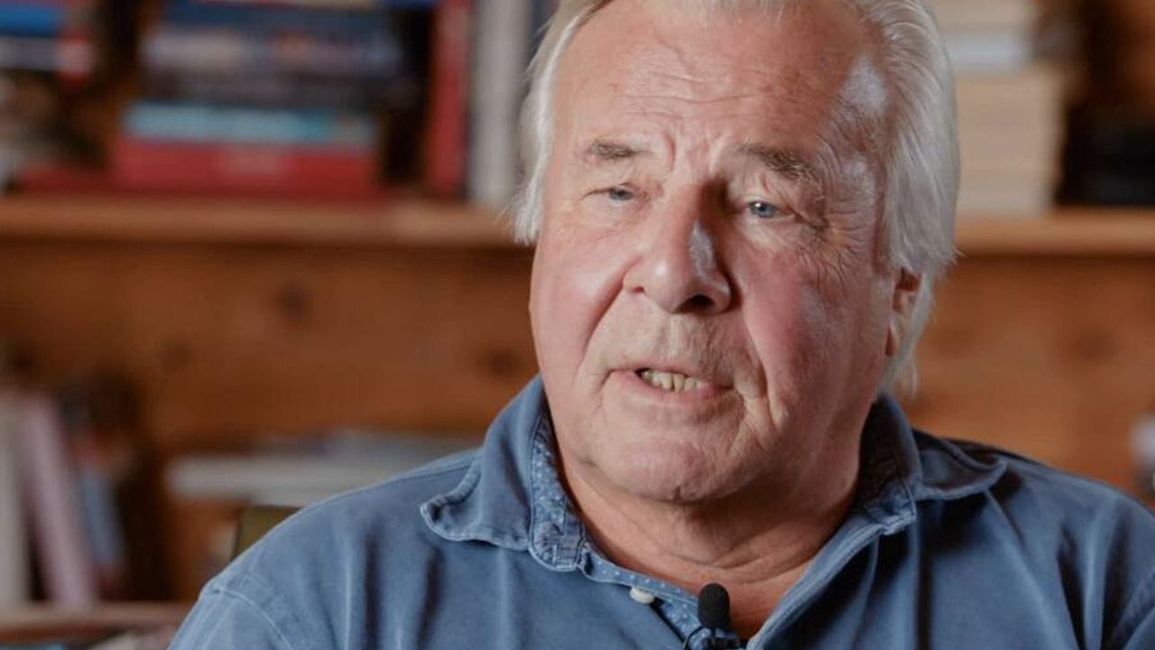 Den överlägsne journalisten backdrop