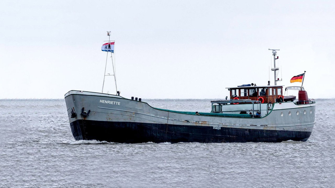 Kümo Henriette backdrop