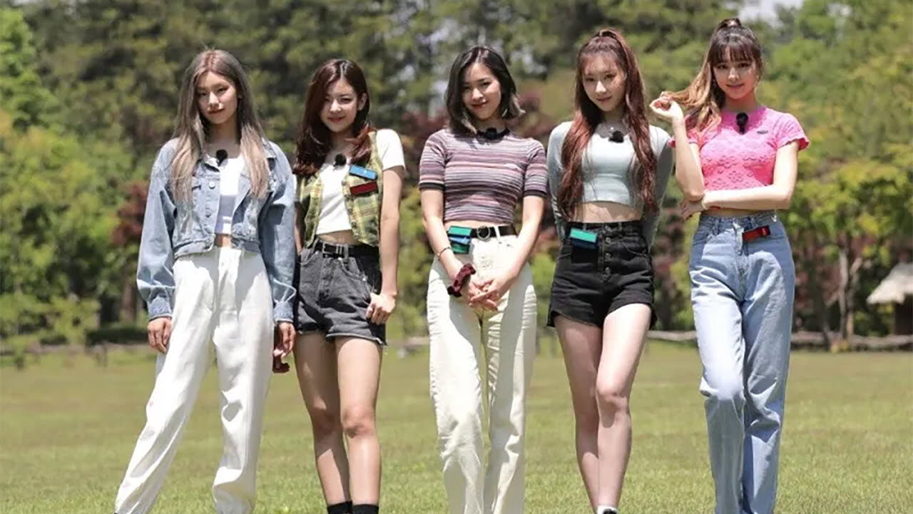 Bu:QUEST of ITZY backdrop