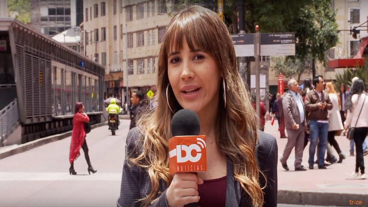 Reportera X backdrop