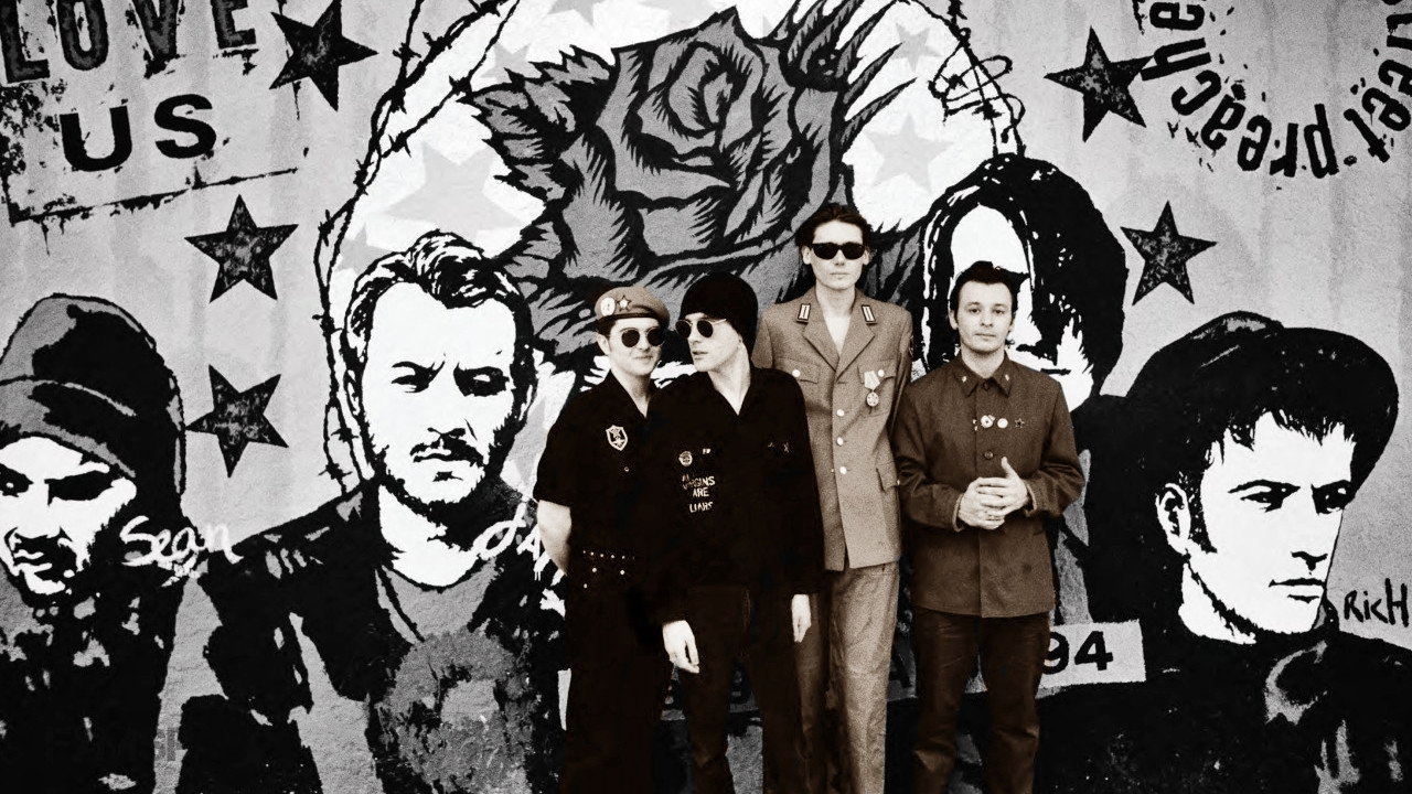 Manic Street Preachers: From There to Here backdrop