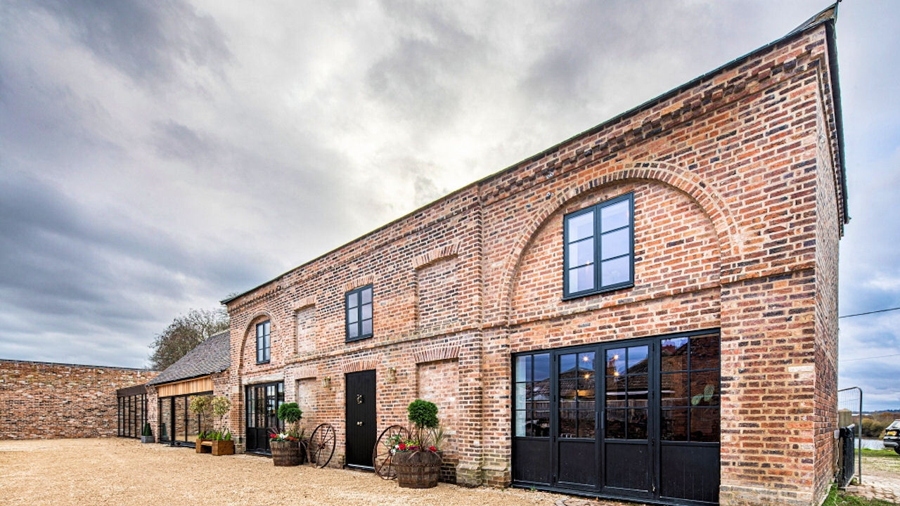 George Clarke's Remarkable Renovations backdrop