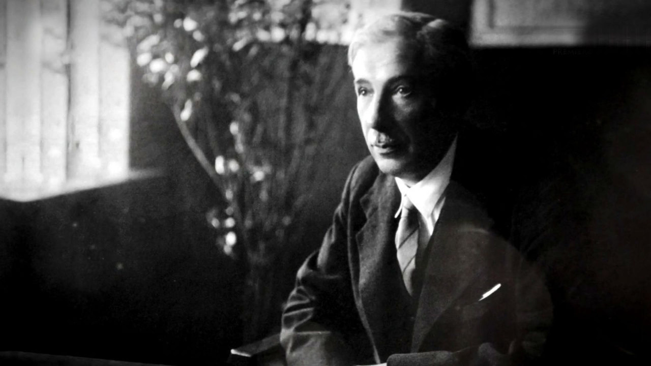 Eugeniusz Kwiatkowski. The Statesman backdrop