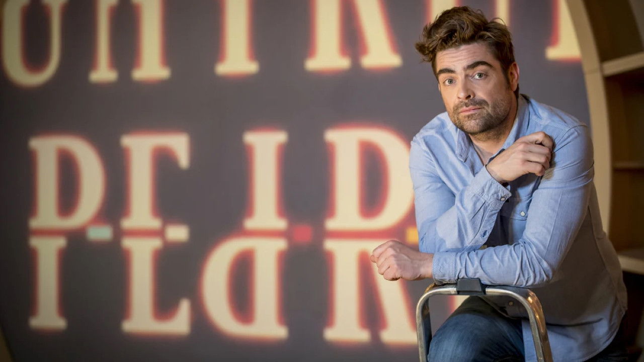 Control Pedro backdrop