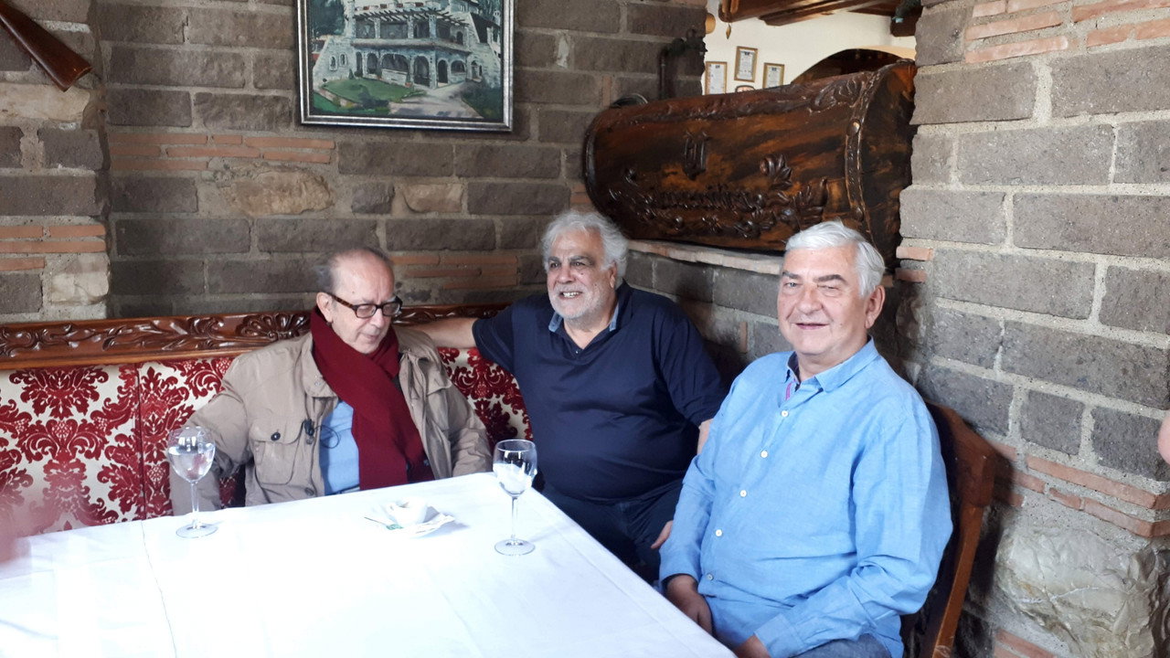 Vůně albánské kuchyně s Miroslavem Donutilem backdrop