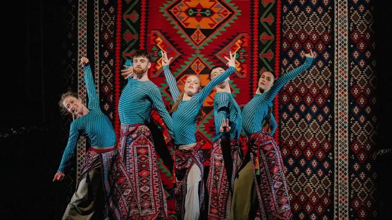 La Couleur de la grenade backdrop