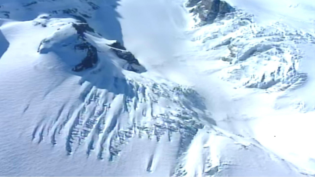 Glockner - The black Mountain backdrop