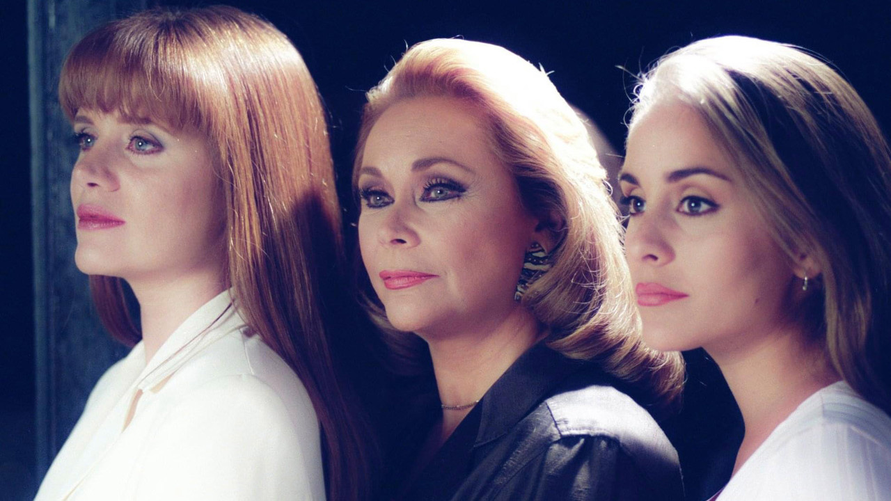 Tres Mujeres backdrop