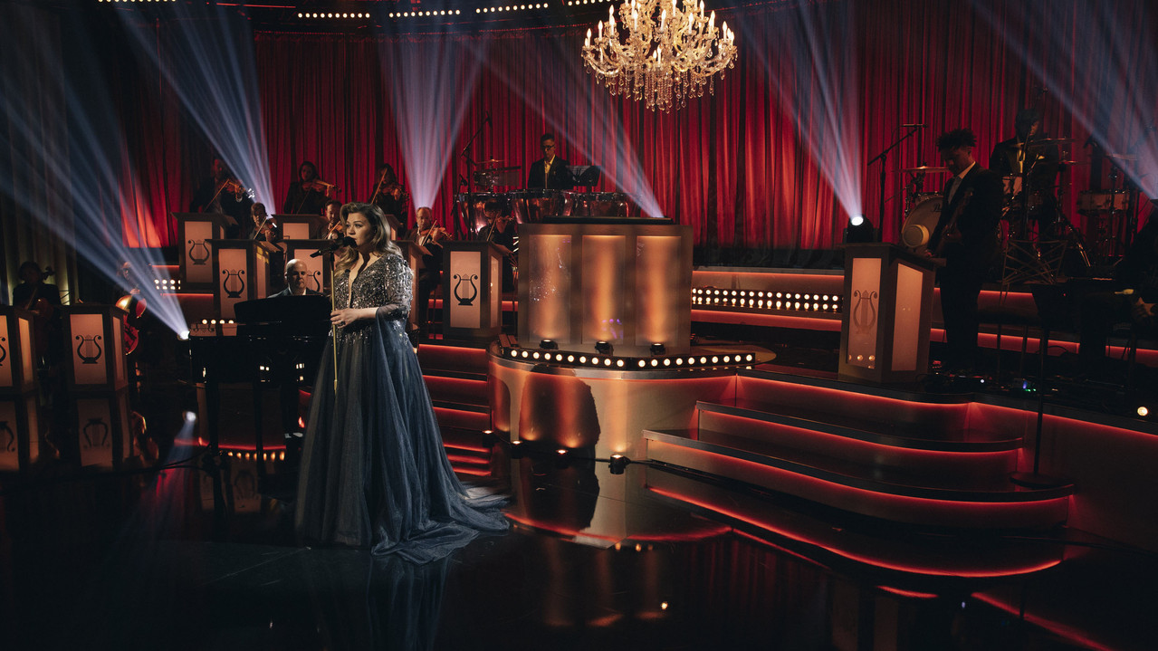 Kelly Clarkson Presents: When Christmas Comes Around backdrop