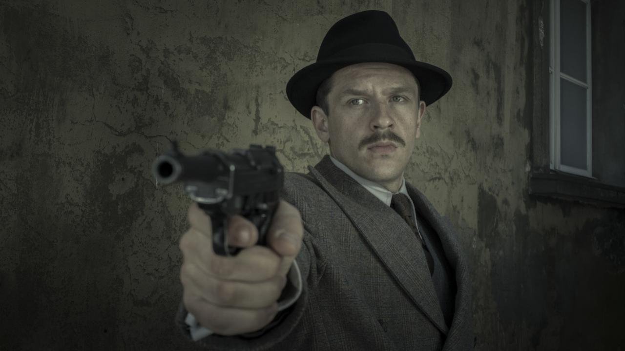 Ludzie i bogowie backdrop