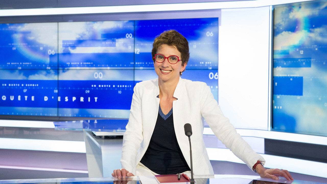 En quête d'esprit backdrop