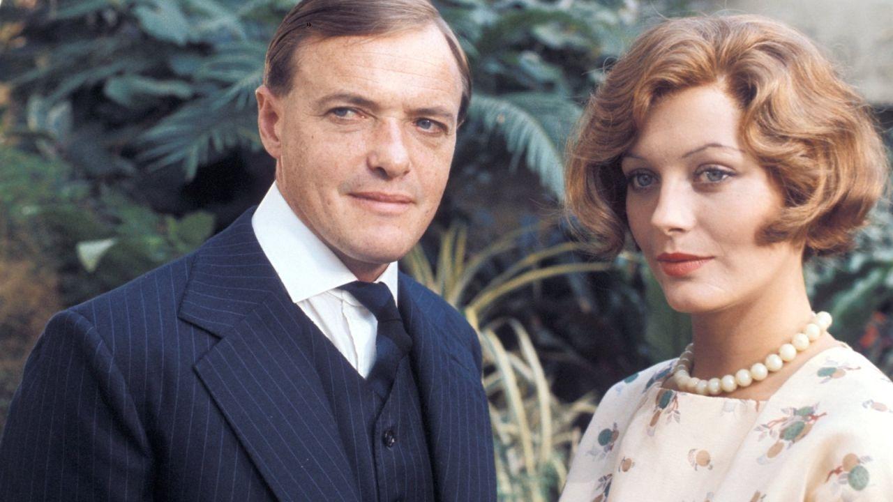 When the Boat Comes In backdrop